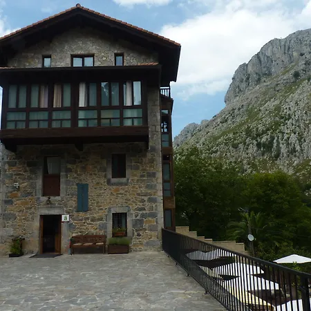 3 Valles Hotell