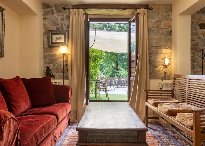 Отель 3 Valles Льерганес